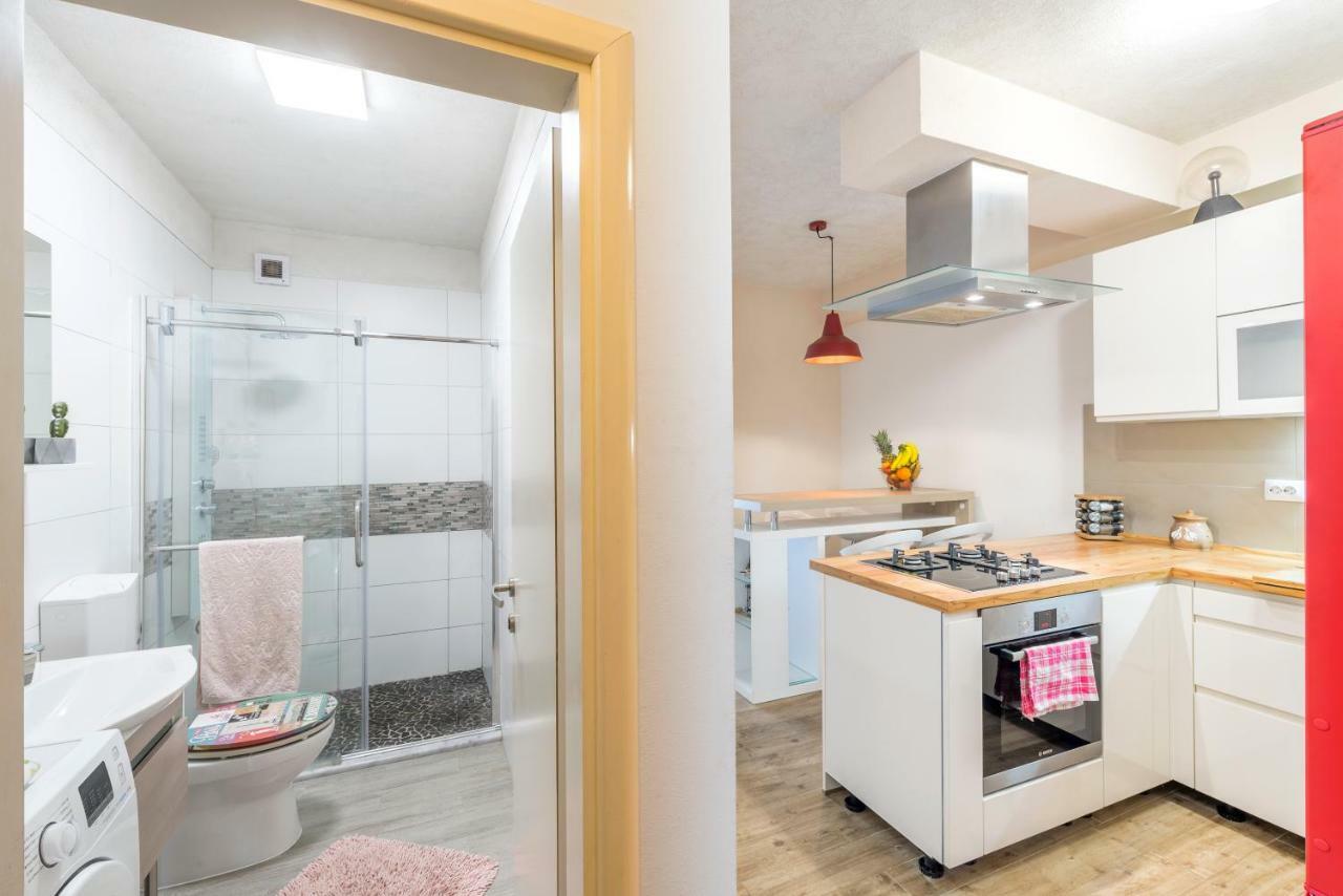 Alena Luxury Apartment With Jacuzzi Split Exterior photo