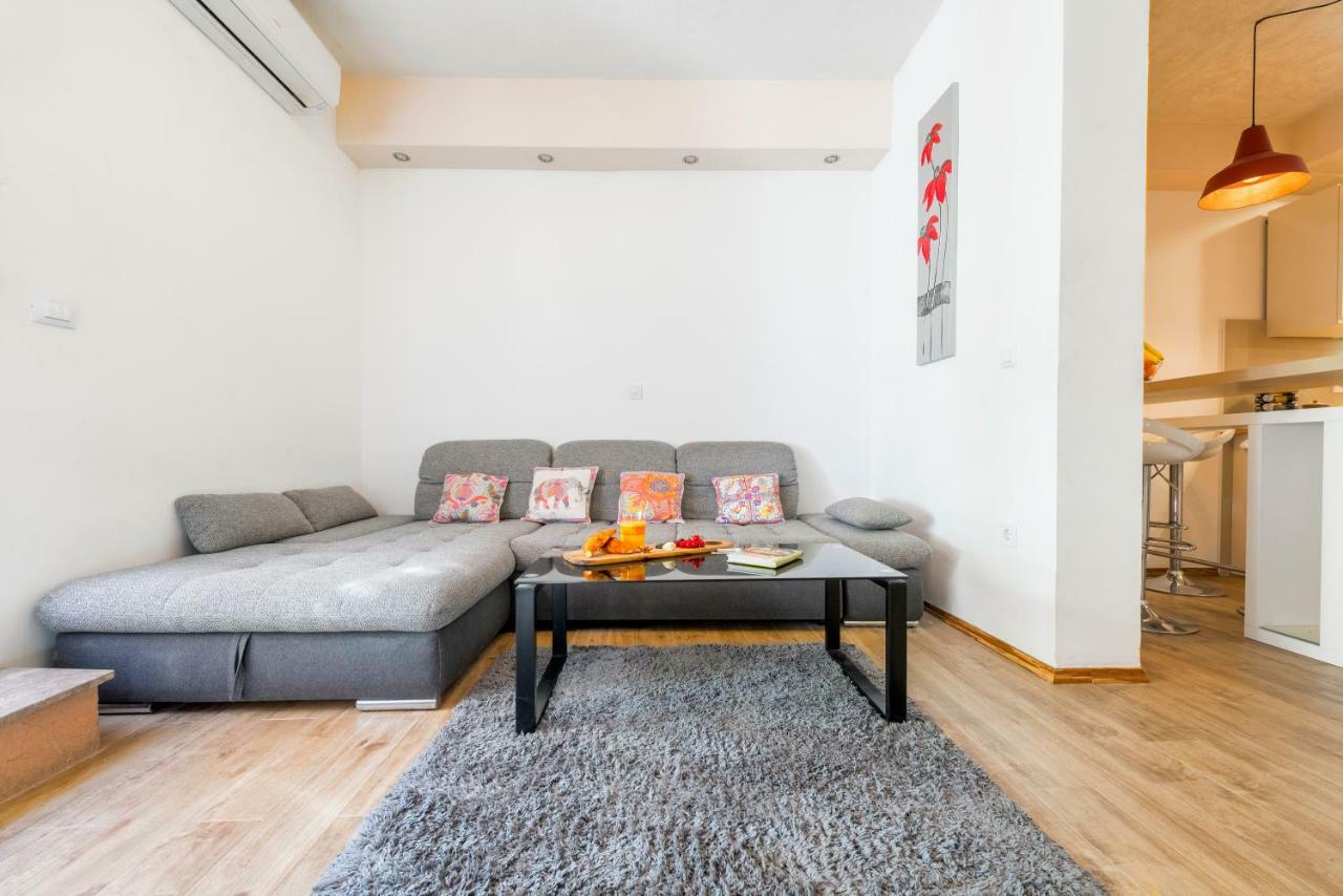 Alena Luxury Apartment With Jacuzzi Split Exterior photo