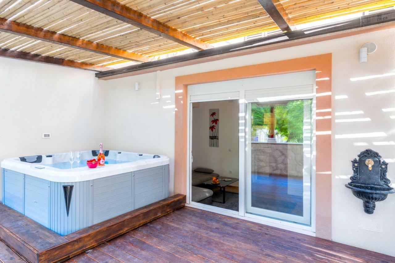 Alena Luxury Apartment With Jacuzzi Split Exterior photo