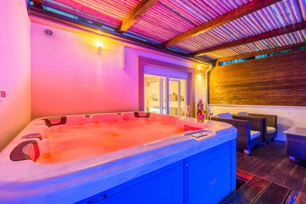 Alena Luxury Apartment With Jacuzzi Split Exterior photo